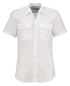 Mobile Preview: Zu sehen ist ein weißes tailliert geschnittenes kurzarm Diensthemd aus 100% Baumwolle.